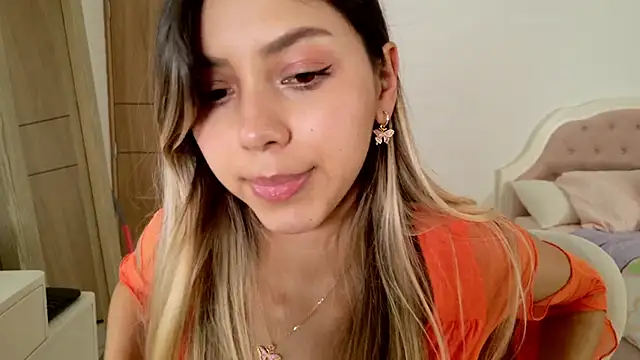 Snapshot of Sensualtease chatting on 02.07.25 Sensualtease online show from 02.07.25