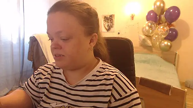 Snapshot of Janiffer_MiMi chatting on 12.18.24 Janiffer MiMi online show from 12.18.24