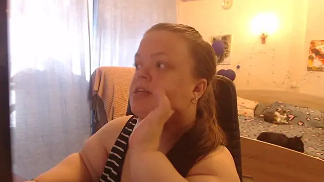 Snapshot of Janiffer_MiMi chatting on 01.12.25 Janiffer MiMi online show from 01.12.25