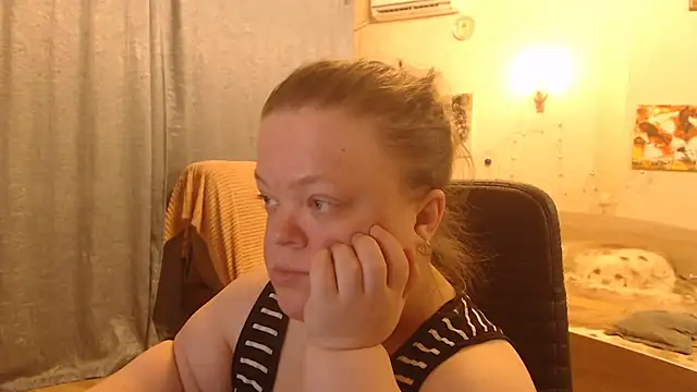 Snapshot of Janiffer_MiMi chatting on 02.01.25 Janiffer MiMi online show from 02.01.25