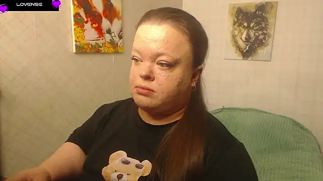 Snapshot of Janiffer_MiMi chatting on 10.29.25 Janiffer MiMi online show from 10.29.25