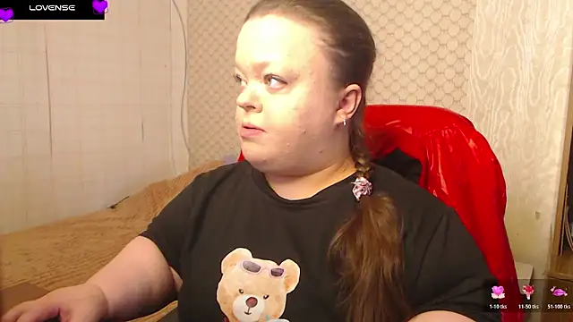 Snapshot of Janiffer_MiMi chatting on 11.14.25 Janiffer MiMi online show from 11.14.25