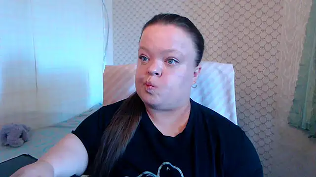 Snapshot of Janiffer_MiMi chatting on 06.19.26 Janiffer MiMi online show from 06.19.26