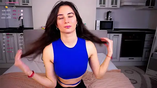 Holla Molly online show from 02.25.25