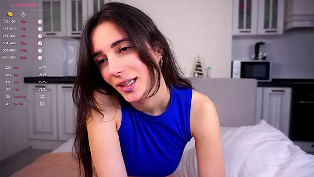 Holla Molly online show from 02.25.25