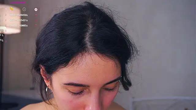 Holla Molly online show from 03.06.25