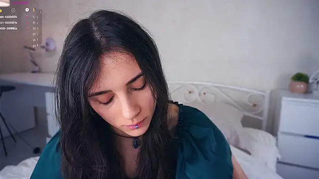 Holla Molly online show from 03.09.25