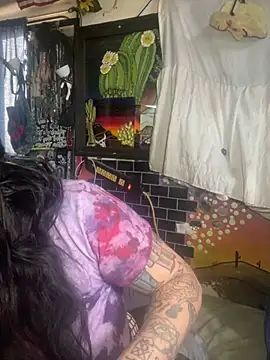 Snapshot of 1-800-FUCKYOU chatting on 01.01.25 1-800-FUCKYOU online show from 01.01.25