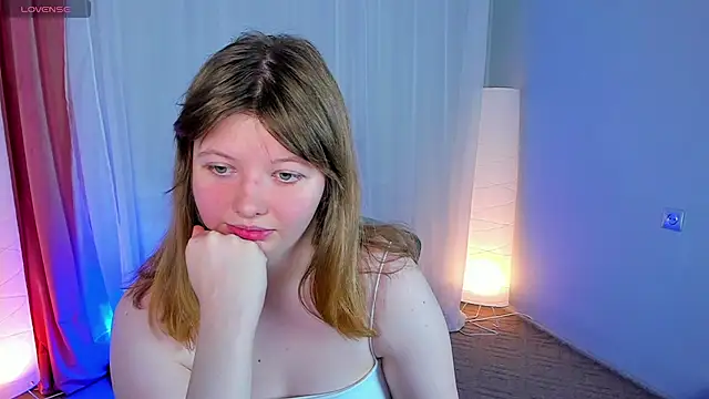 Snapshot of Vivian_cutie chatting on 01.08.25 Vivian cutie online show from 01.08.25