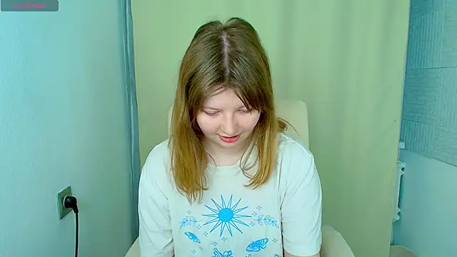 Snapshot of Vivian_cutie chatting on 01.10.25 Vivian cutie online show from 01.10.25