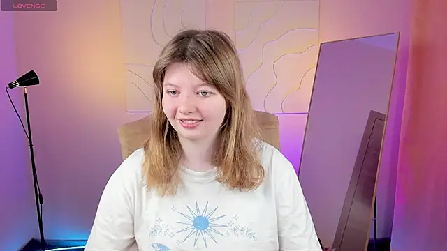 Snapshot of Vivian_cutie chatting on 02.07.25 Vivian cutie online show from 02.07.25