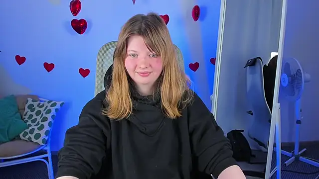 Snapshot of Vivian_cutie chatting on 02.13.25 Vivian cutie online show from 02.13.25