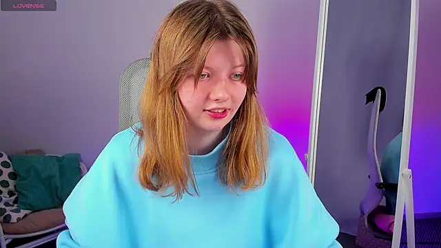 Snapshot of Vivian_cutie chatting on 03.05.25 Vivian cutie online show from 03.05.25