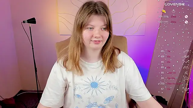 Snapshot of Vivian_cutie chatting on 03.08.25 Vivian cutie online show from 03.08.25