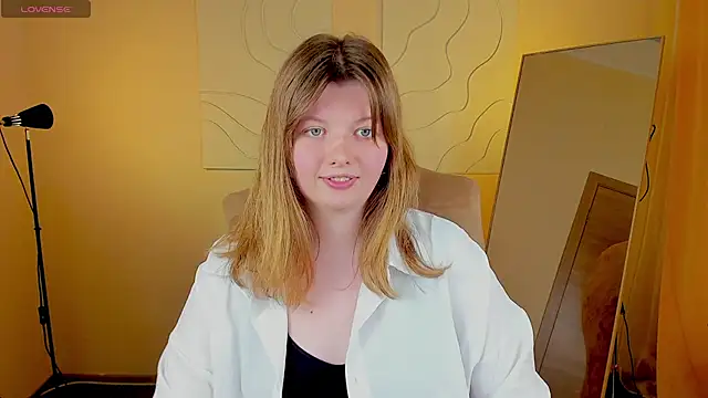 Snapshot of Vivian_cutie chatting on 03.13.25 Vivian cutie online show from 03.13.25