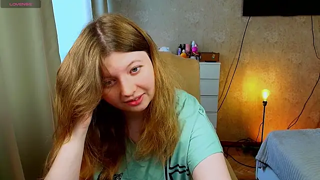 Snapshot of Vivian_cutie chatting on 09.13.25 Vivian cutie online show from 09.13.25