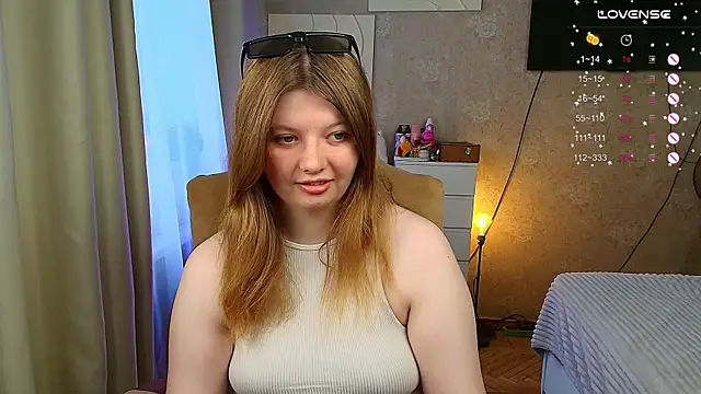 Snapshot of Vivian_cutie chatting on 10.12.25 Vivian cutie online show from 10.12.25