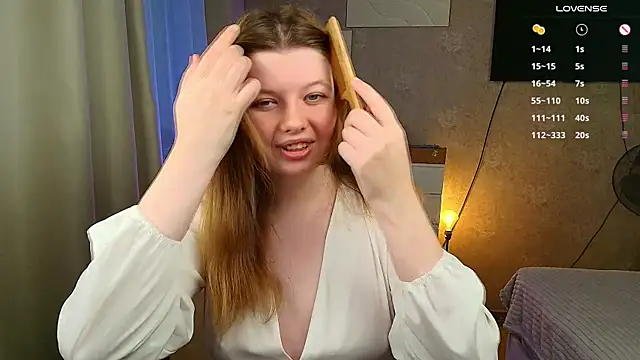 Snapshot of Vivian_cutie chatting on 10.29.25 Vivian cutie online show from 10.29.25