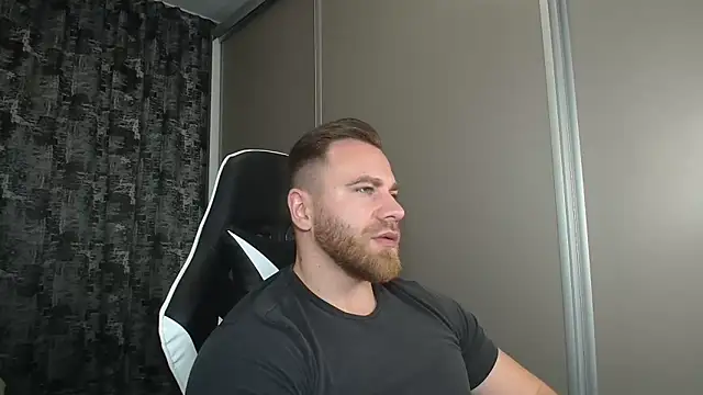 Snapshot of Thori92 chatting on 12.21.24 Thori92 online show from 12.21.24