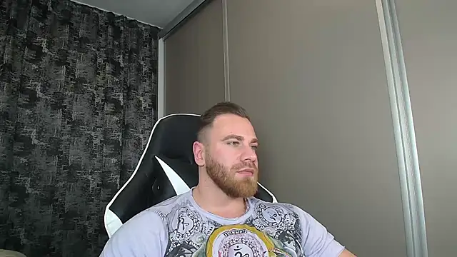 Snapshot of Thori92 chatting on 12.30.24 Thori92 online show from 12.30.24