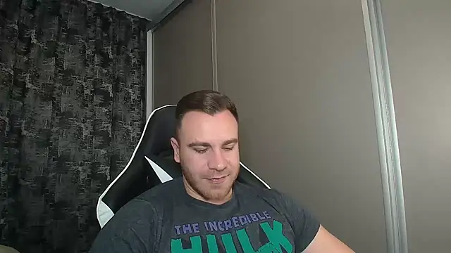 Snapshot of Thori92 chatting on 01.01.25 Thori92 online show from 01.01.25