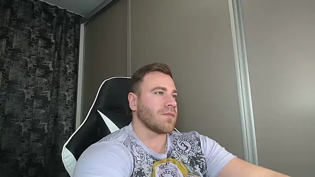 Snapshot of Thori92 chatting on 01.06.25 Thori92 online show from 01.06.25