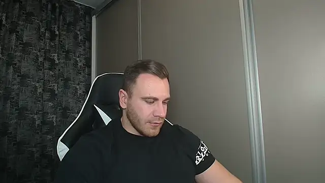 Snapshot of Thori92 chatting on 01.07.25 Thori92 online show from 01.07.25