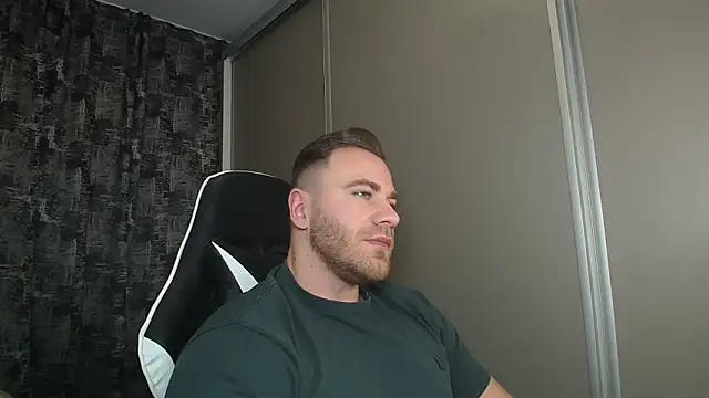 Snapshot of Thori92 chatting on 01.11.25 Thori92 online show from 01.11.25