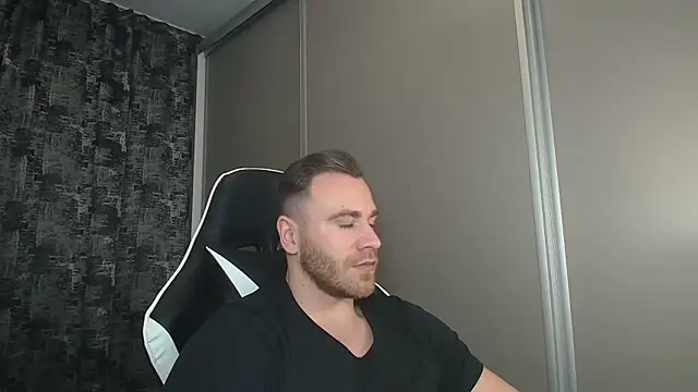 Snapshot of Thori92 chatting on 01.12.25 Thori92 online show from 01.12.25