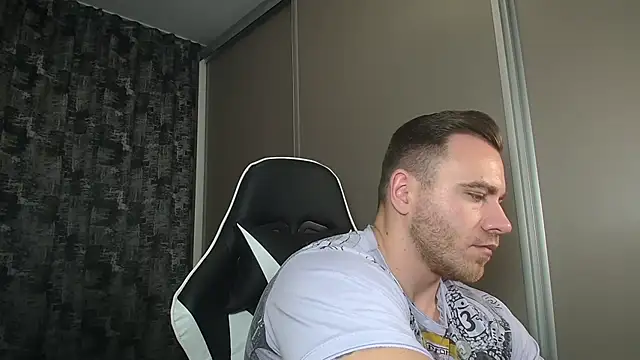 Snapshot of Thori92 chatting on 01.17.25 Thori92 online show from 01.17.25