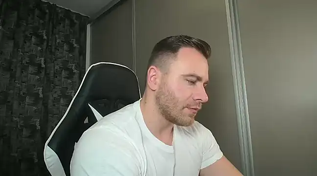 Snapshot of Thori92 chatting on 01.29.25 Thori92 online show from 01.29.25