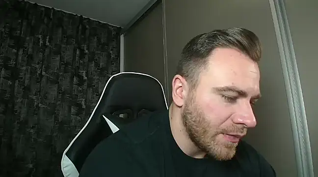 Snapshot of Thori92 chatting on 02.04.25 Thori92 online show from 02.04.25