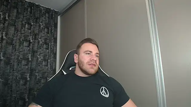 Snapshot of Thori92 chatting on 02.06.25 Thori92 online show from 02.06.25