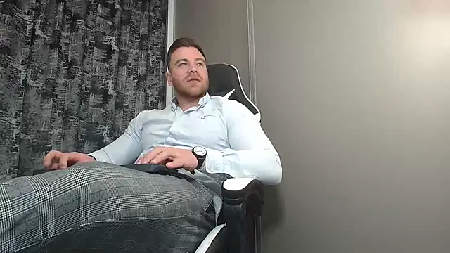 Snapshot of Thori92 chatting on 02.15.25 Thori92 online show from 02.15.25