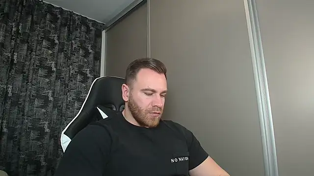 Snapshot of Thori92 chatting on 02.19.25 Thori92 online show from 02.19.25