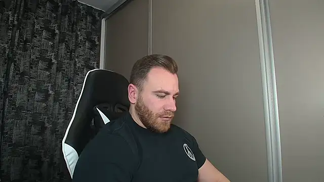 Snapshot of Thori92 chatting on 02.23.25 Thori92 online show from 02.23.25