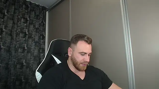 Snapshot of Thori92 chatting on 02.28.25 Thori92 online show from 02.28.25