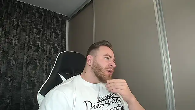 Snapshot of Thori92 chatting on 03.02.25 Thori92 online show from 03.02.25