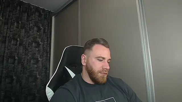 Snapshot of Thori92 chatting on 03.19.25 Thori92 online show from 03.19.25