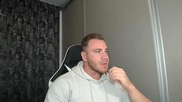 Snapshot of Thori92 chatting on 09.17.25 Thori92 online show from 09.17.25