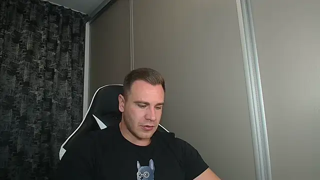 Snapshot of Thori92 chatting on 09.21.25 Thori92 online show from 09.21.25