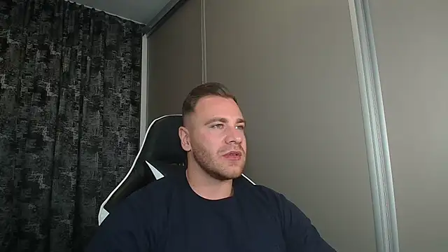 Snapshot of Thori92 chatting on 09.27.25 Thori92 online show from 09.27.25