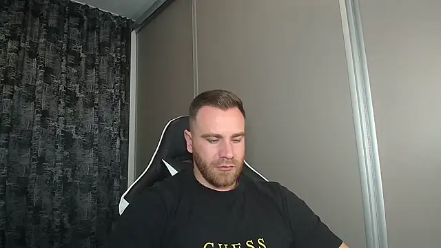 Snapshot of Thori92 chatting on 10.23.25 Thori92 online show from 10.23.25