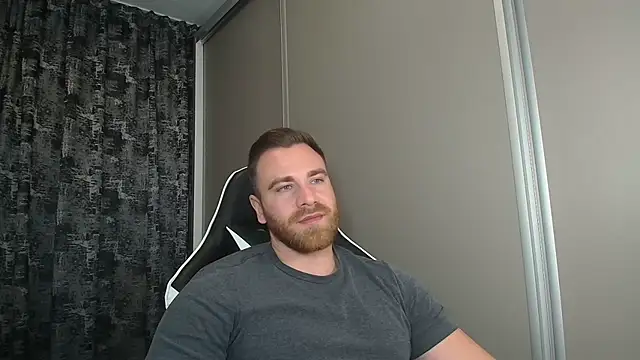 Snapshot of Thori92 chatting on 11.14.25 Thori92 online show from 11.14.25