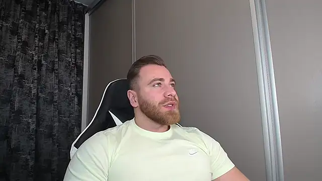 Snapshot of Thori92 chatting on 11.25.25 Thori92 online show from 11.25.25