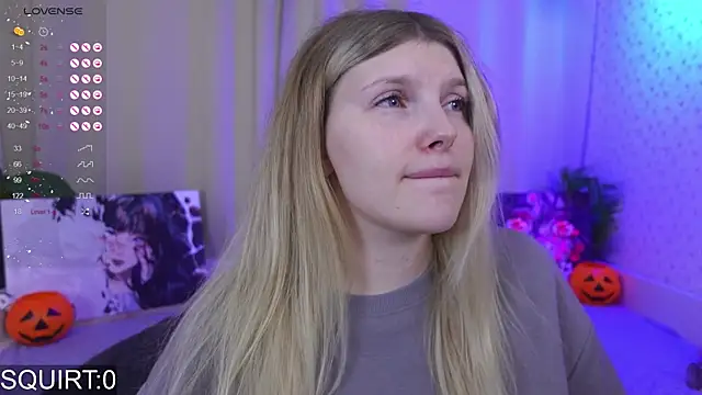 Snapshot of _aleksa_ chatting on 10.15.25 aleksa online show from 10.15.25