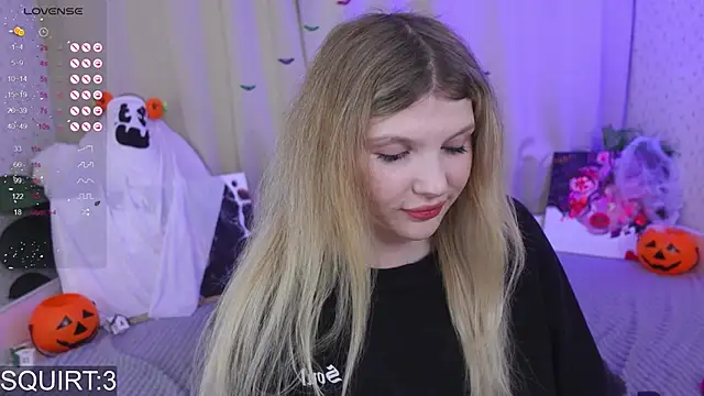 Snapshot of _aleksa_ chatting on 10.18.25 aleksa online show from 10.18.25