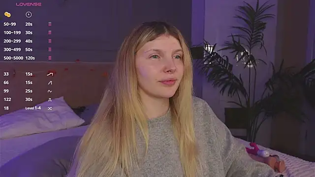 Snapshot of _aleksa_ chatting on 10.22.25 aleksa online show from 10.22.25