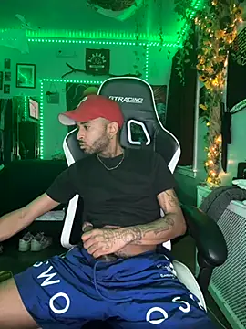 Snapshot of spideyzaddy chatting on 11.22.25 spideyzaddy online show from 11.22.25