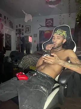 Snapshot of spideyzaddy chatting on 11.25.25 spideyzaddy online show from 11.25.25